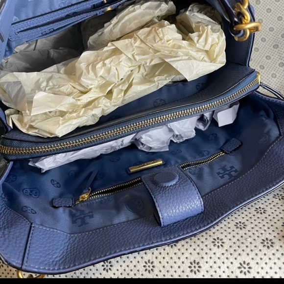 TORY BURCH LUXURY PEBBLED LEATHER BAG 💙 - Picture 4 of 8